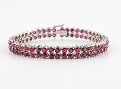 null Bracelet ribbon silver 925 ° / ° ° set with two lines of rubies.
L. 18 cm.
Gross...