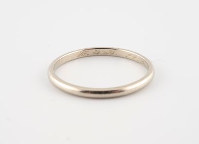 null Wedding ring in white gold 750 °/°°.
TDD 61
Gross weight : 2,2 g.