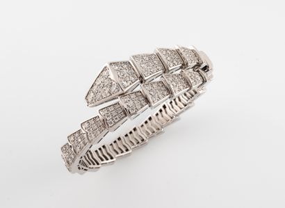 null BVLGARI
Serpenti Viper bracelet in white gold 750°/°° paved with diamonds. 
Signed...