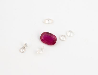 null Lot comprising mixed round and navette diamonds of 0.30 ct approx. 
One ruby...