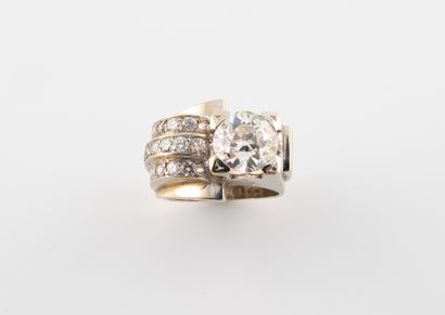 null Tank ring in white gold 750°/°° set with a 1.75 ct. diamond (TA) and a scroll...