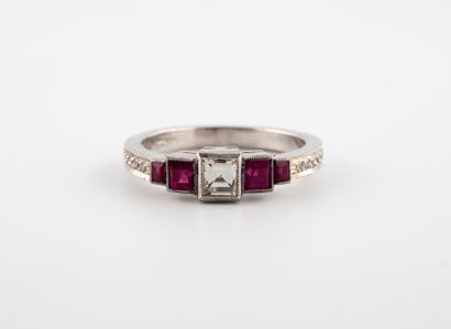 null Ring in white gold 750°/°° set with a baguette diamond, calibrated rubies and...
