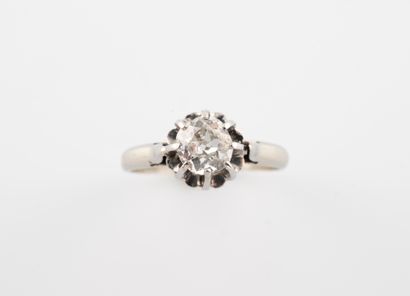 null Solitaire ring in white gold 750 °/°° set with a diamond TA cushion of 0.50...
