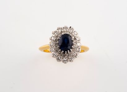 null Cushion ring in gold 750°/°° set with a sapphire in a double circle of diamonds.
TDD...