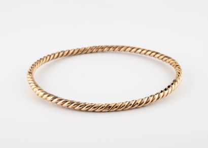 null Bracelet twisted rush in gold 750 ° / °.
(accidents)
Weight : 7,4 g.