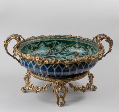null SEVRES - Jacob MEYER-HEINE (1805-1879)
Rare grande coupe ronde en porcelaine...