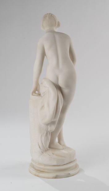 null Ecole française du XIXe siècle
Diane au bain.
Sculpture en marbre.
H. 53 cm...