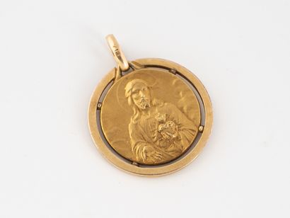 Médaille religieuse en plaqué or.