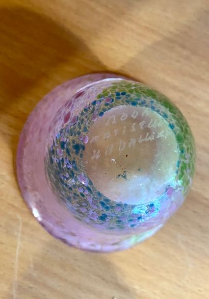 null Iridescent glass dish signed under the base. D. 16.5 cm and small Kostaboda...