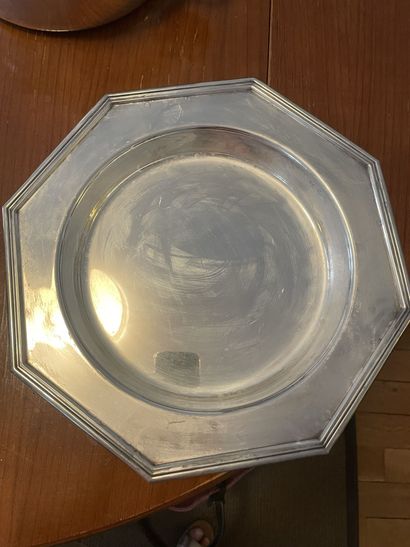 null Octagonal silver-plated dish
30 x 30 cm.