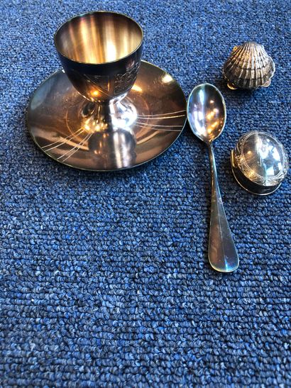 null Silver and silver-plated lot including an egg cup and spoon, two pillboxes.