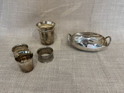 null Silver-plated lot including two napkin rings, a timbale and an egg cup, gadrooned...