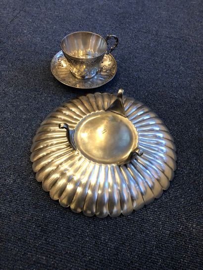 null Silver-plated lot including: a cup and its saucer, a Christofle footed cup,...