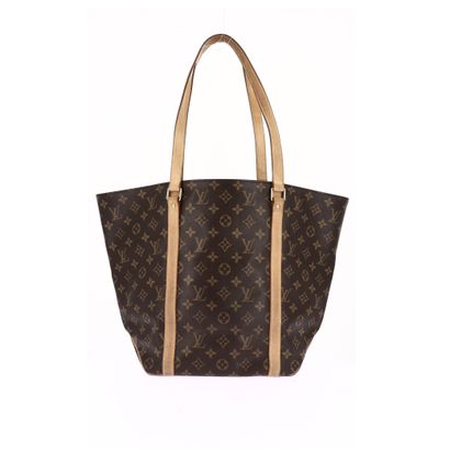 null LOUIS VUITTON 
Shopping bag in monogrammed coated canvas and leather.
H. 30...