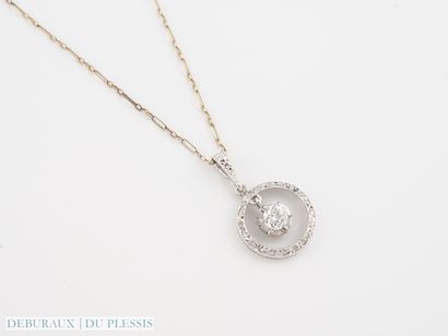 null Chain and round pendant in 750 °/°° white gold set with a TA diamond in a rose...