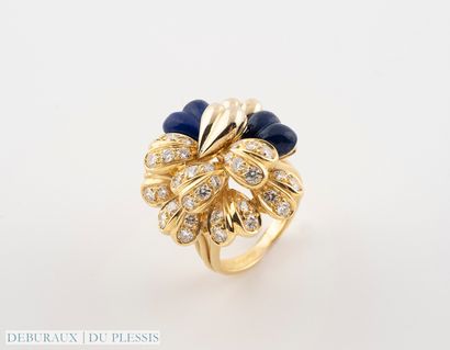 null Flower ring in 750°/°° gold set with diamonds and Lapis lazuli,
TDD 57
Gross...