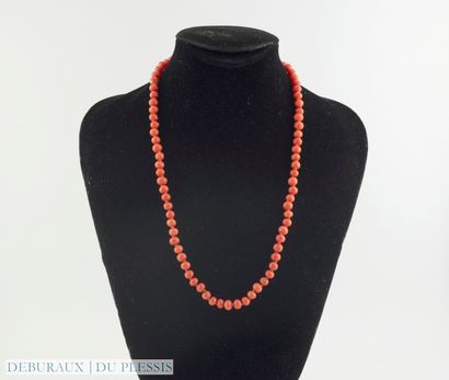 null Coral pearl necklace, with illusion pearl clasp in 750°/°° gold
Gross weight:...