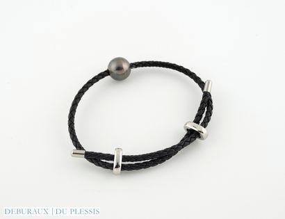 null Woven leather and steel bracelet adorned with a Tahitian cultured pearl