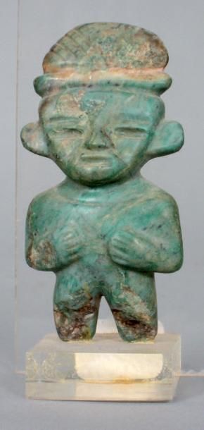 AMERIQUE DU SUD Sujet en pierre verte dite "jade d'Amérique" représentant une figure...