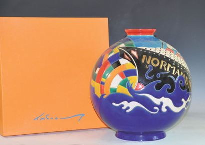 Danillo CURETTI (XXe) « Normandie ». Vase boule en faïence de Longwy, édition limitée...