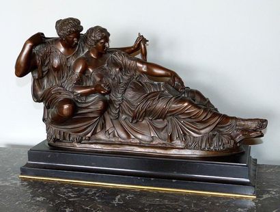 null "Deux femmes à l'antique allongées"

Sculpture en bronze à patine brune. Signé...