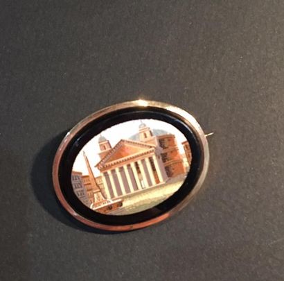 null Broche en or rose orné d'une miniature en micro mosaïque romaine à décor d'une...