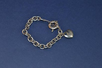 null TIFFANY & CO. Bracelet en argent 925°/°° à maillons et décor de cœur. Poids...