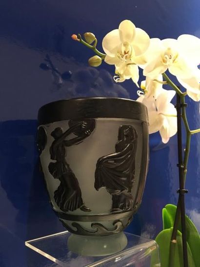 null Georges de FEURE (1868 - 1943)

Vase de forme ovoïde en verre moulé à décor...