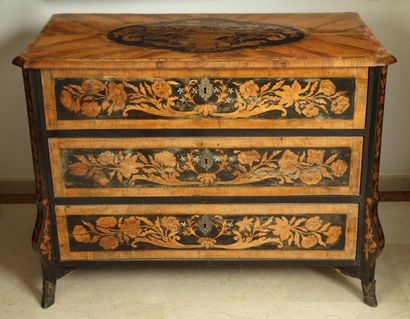 null Commode mazarine dite "aux jasmins" en placage de bois fruitiers et bois teinté...