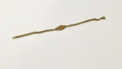 null Bracelet gourmette en or (750 millièmes), ornée d'une plaque gravée "Denise"....