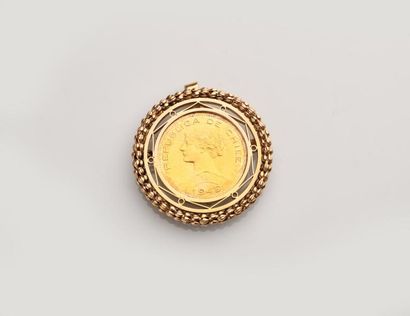 null Broche en or (750 millièmes) ornée d'un pesos du Chili de 1949. Poids : 41,1...