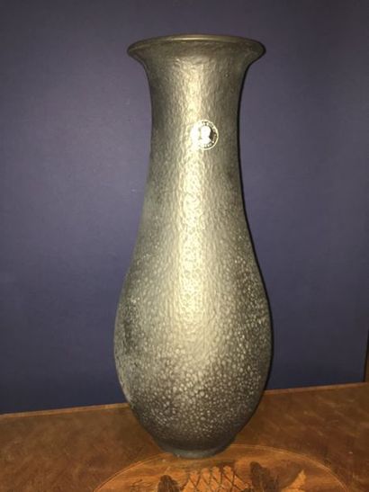 null TERRA-NIGRA MANUFAKTUR
Wien.
Vase à haut col en céramique noire.
H. 41 cm.