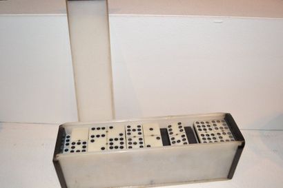 null Boîte de dominos en bakélite. 
L. 24 cm.