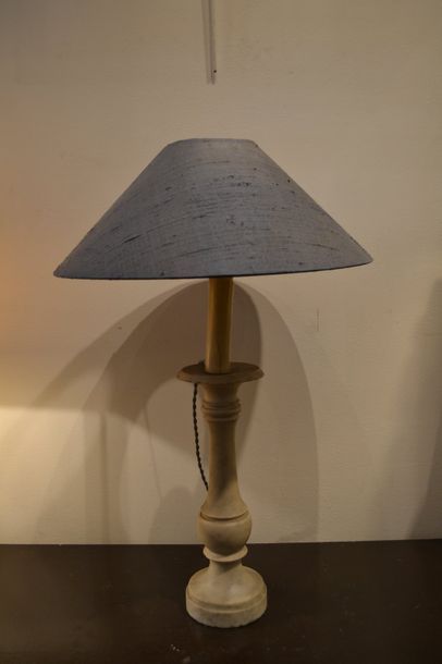 null Pied de lampe en albâtre.
H. 31 cm