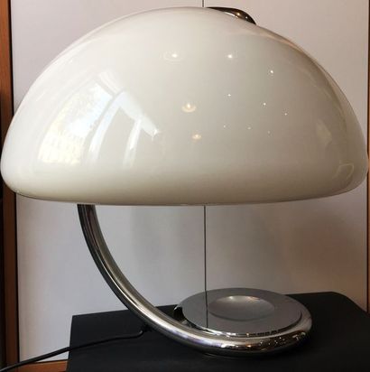 null Elio MARTINELLI (1921-2004)
Lampe modèle "Serpente 599",blanc.
H. 47 cm D. 42...