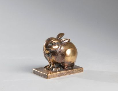 null Edouard-Marcel SANDOZ (1881-1971)
Lapin.
Bronze à patine or.
Cachet "SUSSE FRES"...