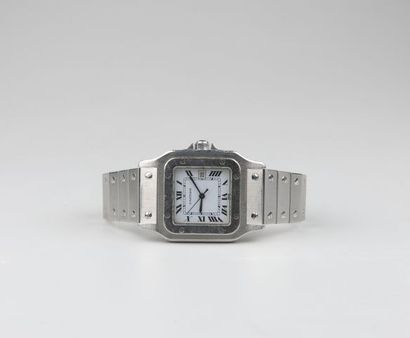 null CARTIER. 
Bracelet montre d'homme "Santos" en acier, guichet dateur à 15 heures,...