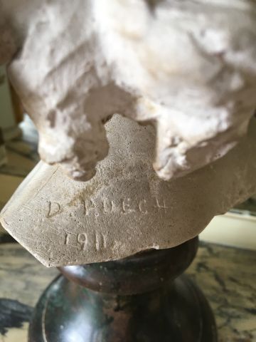 null Denys Pierre PUECH (1854-1942)
Buste de jeune fille.
Plâtre reposant sur un...
