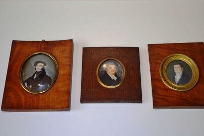 null Ecole française du XIXe. 
Portraits d'hommes.
Ensemble de trois miniatures sur...
