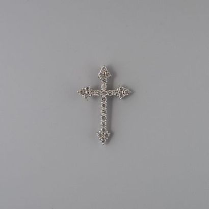 Pendentif croix en or gris 750 °/°° serti...