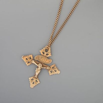 null Chaîne et son pendentif croix de Megève en or 750 °/°°. Poids. 19,6 g.