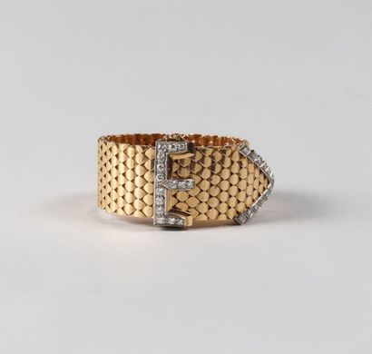 null Bracelet ceinture en or 750 °/°° et platine orné d'une boucle sertie de diamants...