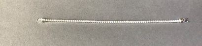 null Bracelet ligne en or gris 750°/°° serti de 3 cts env. de diamants, Long. 18cm,...
