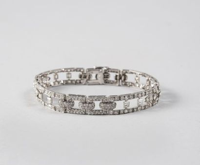 null Bracelet ruban en platine à motifs géométriques Art Déco serti de diamants princesse...