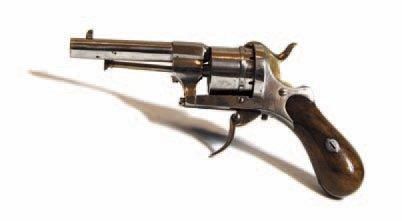 null Revolver à broche système Lefaucheux. Calibre 7mm. Vers 1870. Très bon état...
