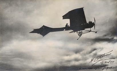 null MEETING DE PORT-AVIATION de 1910.
- photographie d'époque du vol d'Hubert Latham...
