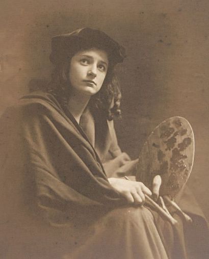 FAVRE ? 
Étude pictorialiste, la jeune artiste
Épreuve pigmentaire mate vers 1910.
26,5...