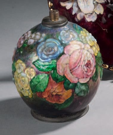 Camille FAURE (1874-1956) - Limoges Pied de lampe en métal à corps sphérique sur...