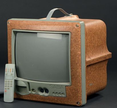 Philippe STARCK (né en 1949) & TELEFUNKEN Téléviseur, modèle «Oz» (modèle créé en...