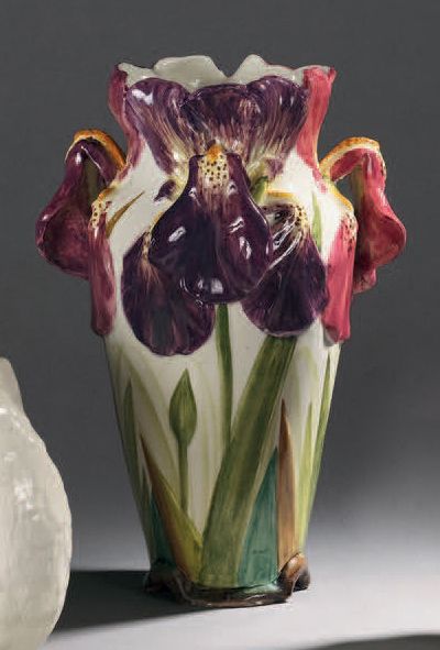 Honoré Delphin MASSIER (1836-1907) - VALLAURIS Iris
Vase en céramique émaillée polychrome...